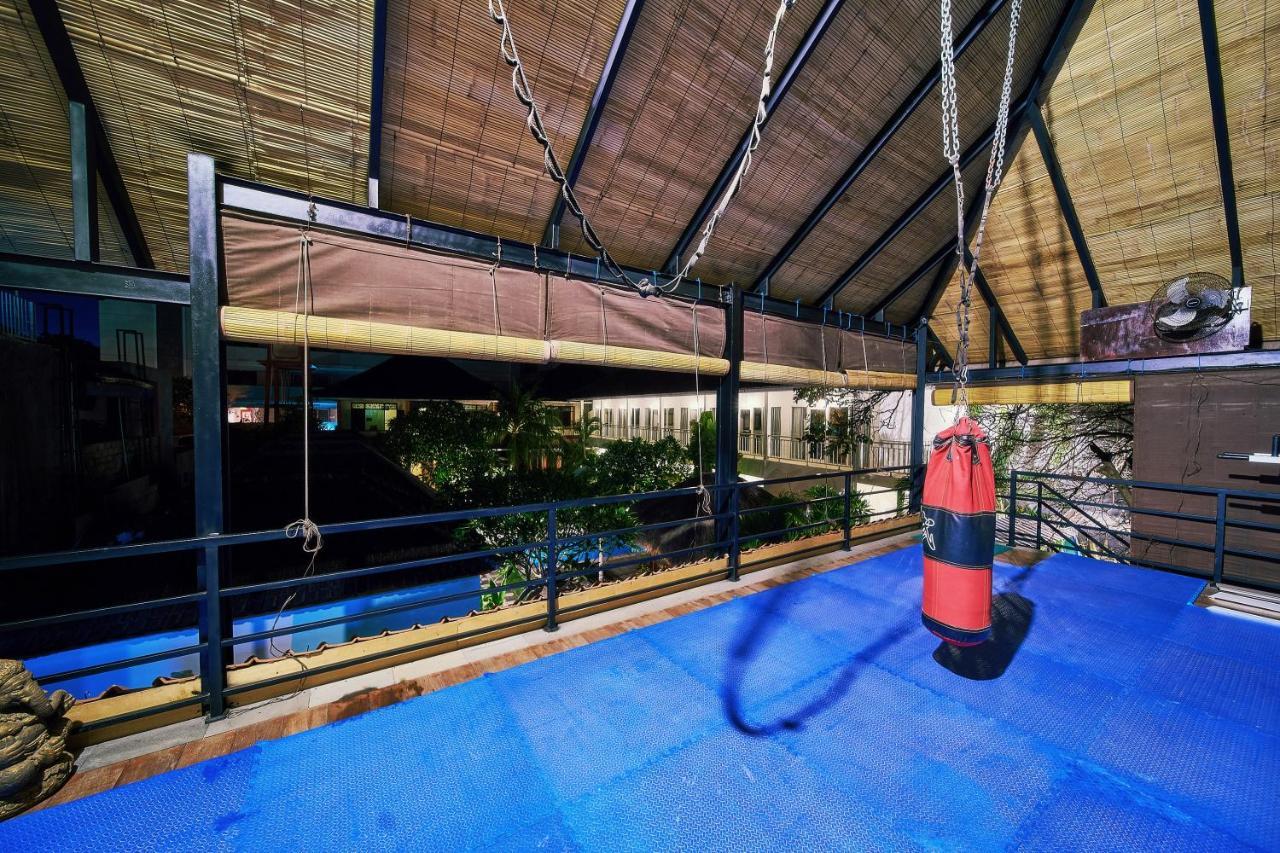 Easy Surf Camp Hotel Kuta  Exterior photo