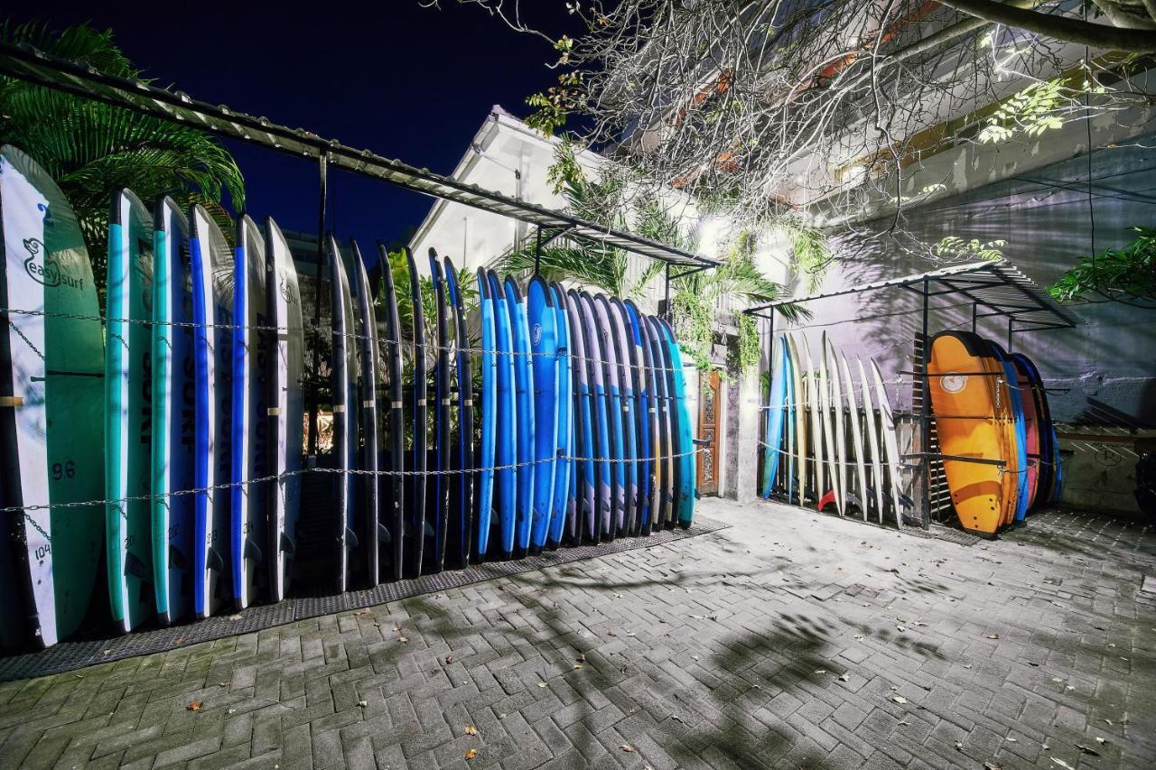 Easy Surf Camp Hotel Kuta  Exterior photo