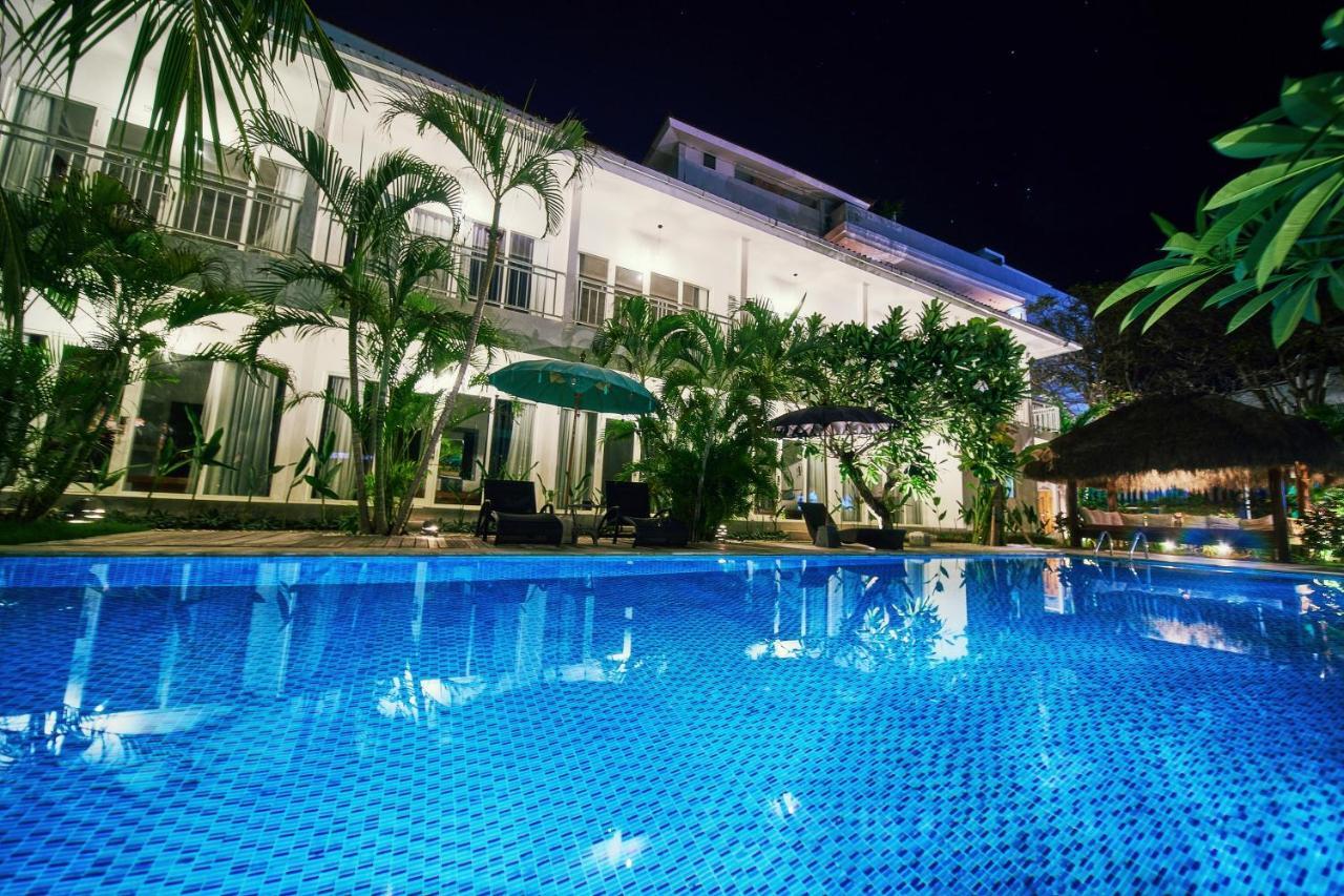 Easy Surf Camp Hotel Kuta  Exterior photo