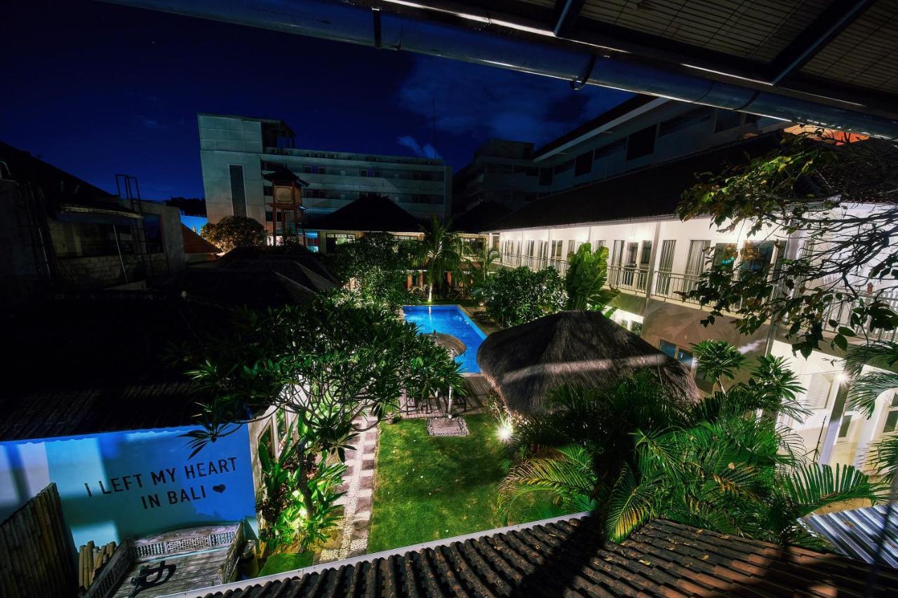 Easy Surf Camp Hotel Kuta  Exterior photo