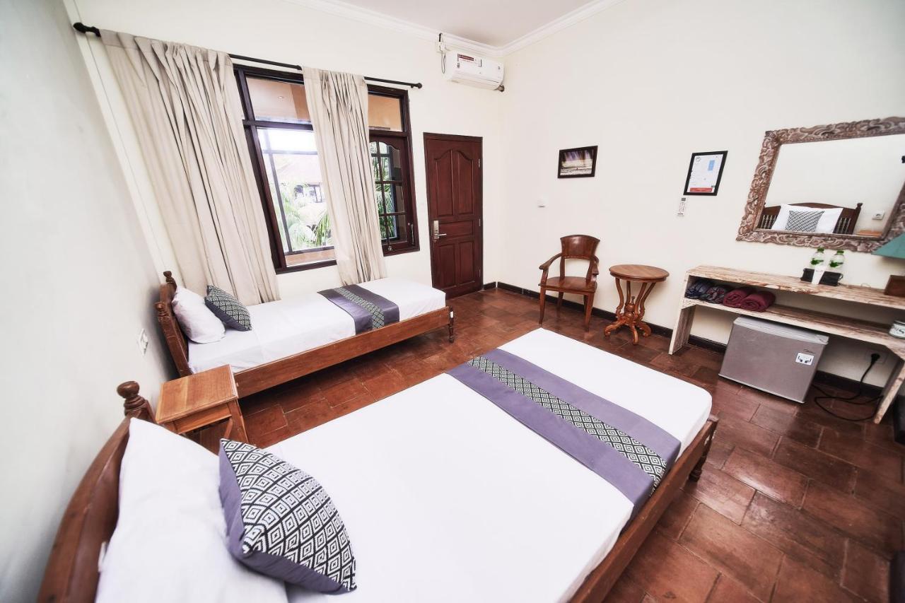 Easy Surf Camp Hotel Kuta  Exterior photo