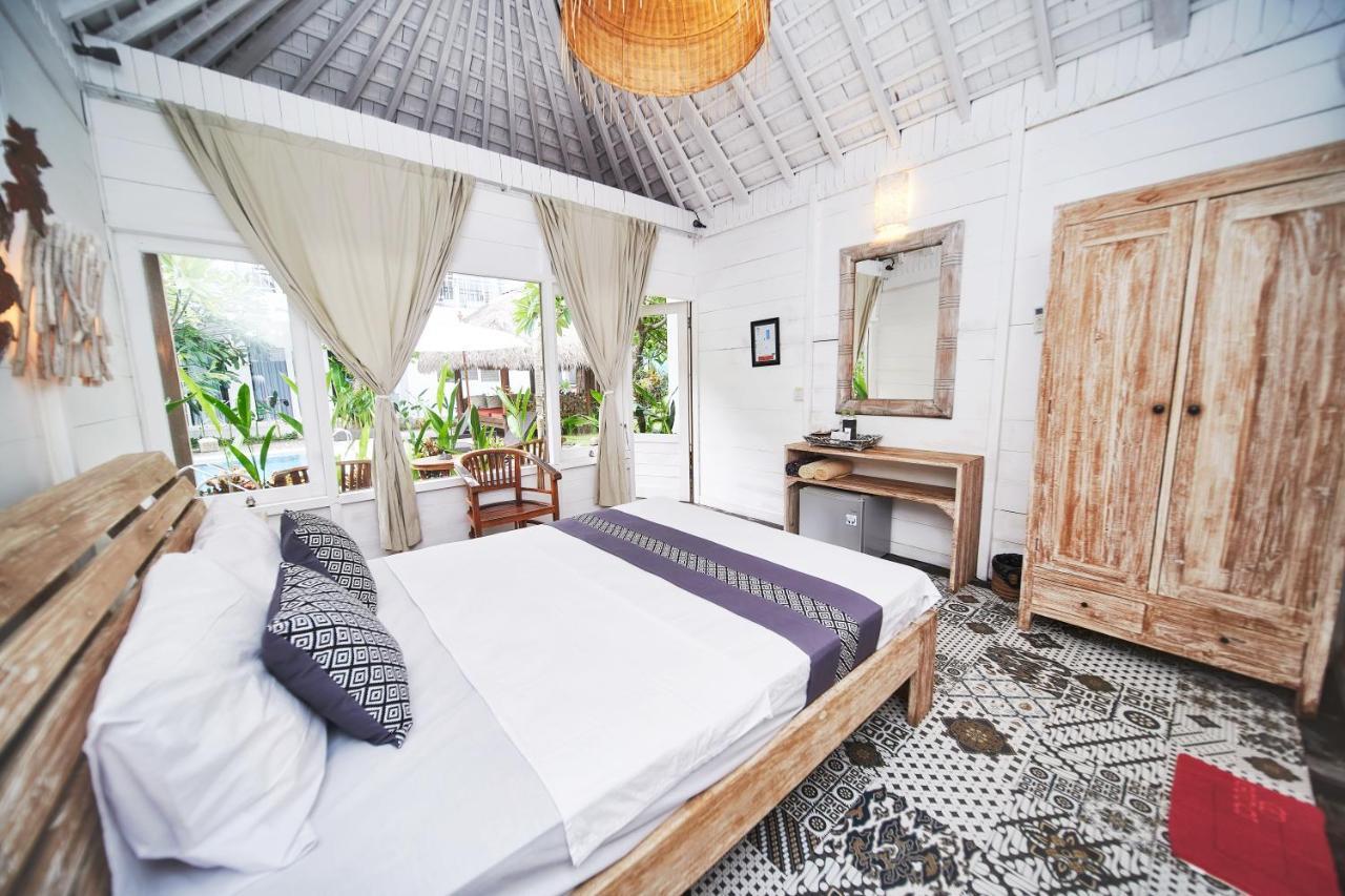 Easy Surf Camp Hotel Kuta  Exterior photo