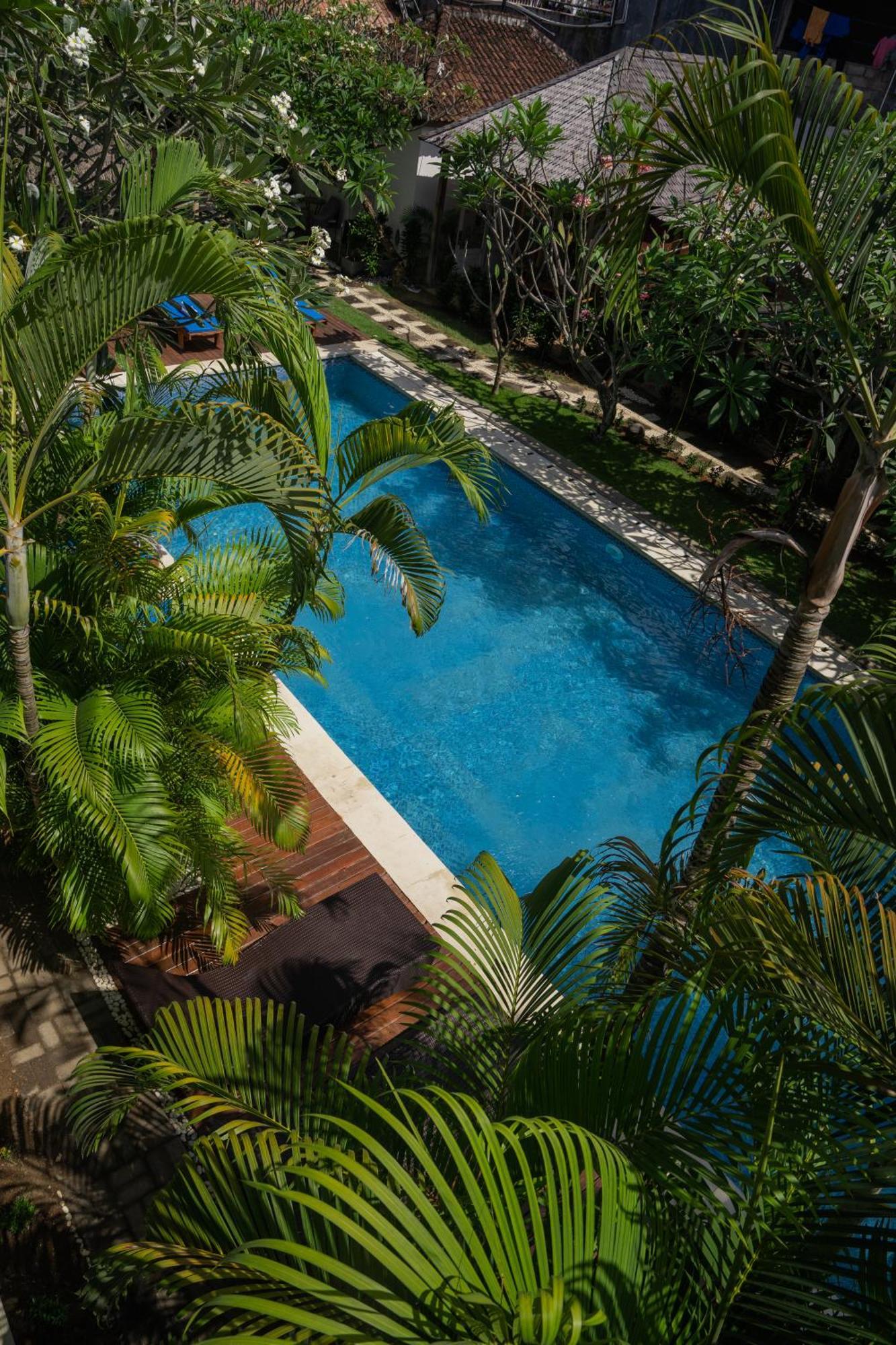 Easy Surf Camp Hotel Kuta  Exterior photo