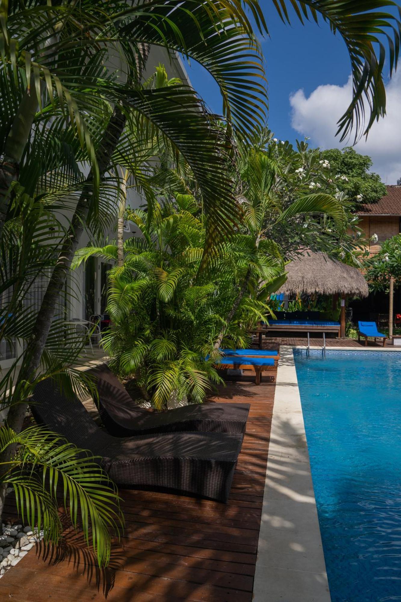 Easy Surf Camp Hotel Kuta  Exterior photo