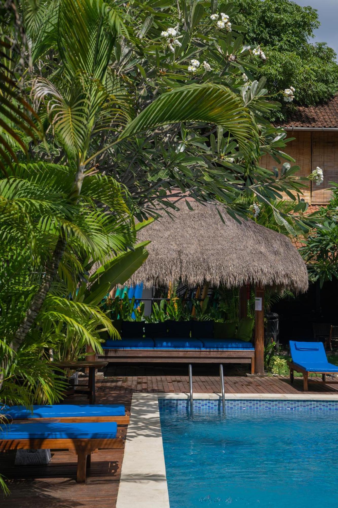 Easy Surf Camp Hotel Kuta  Exterior photo