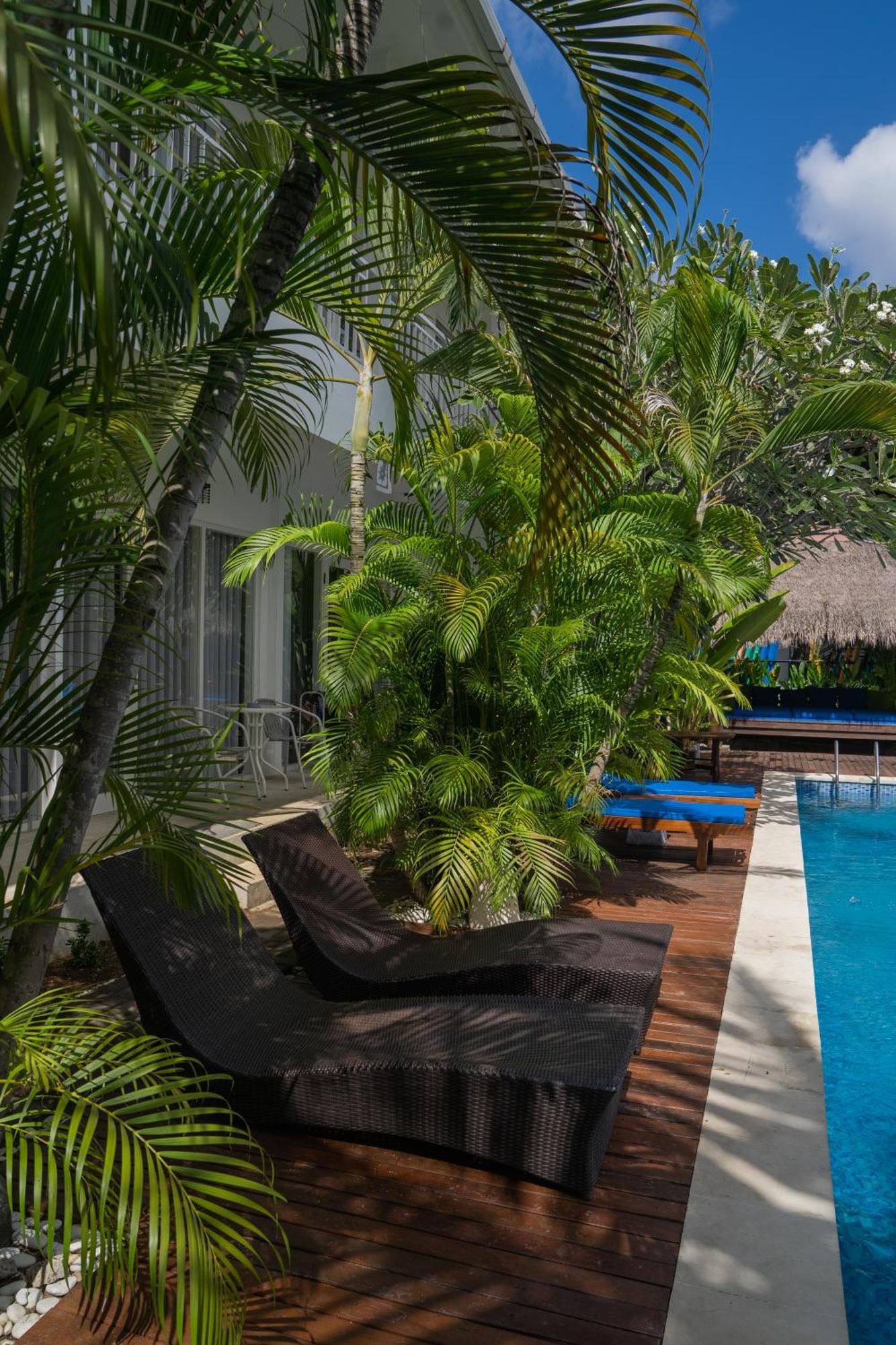 Easy Surf Camp Hotel Kuta  Exterior photo