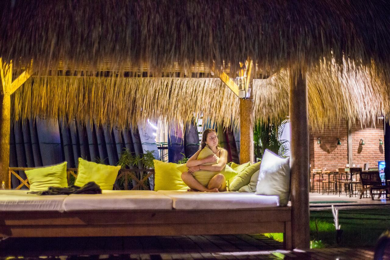 Easy Surf Camp Hotel Kuta  Exterior photo